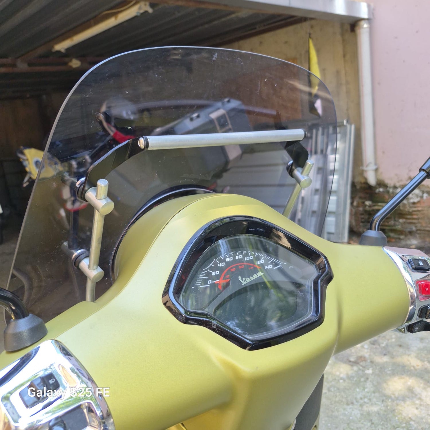 Vespa Navigasyon Barı (ön cam takılı modeller için)